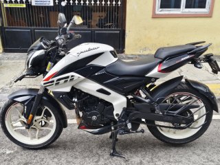 2021-bajaj-ns-200-showroom-condition-auto-world-btm