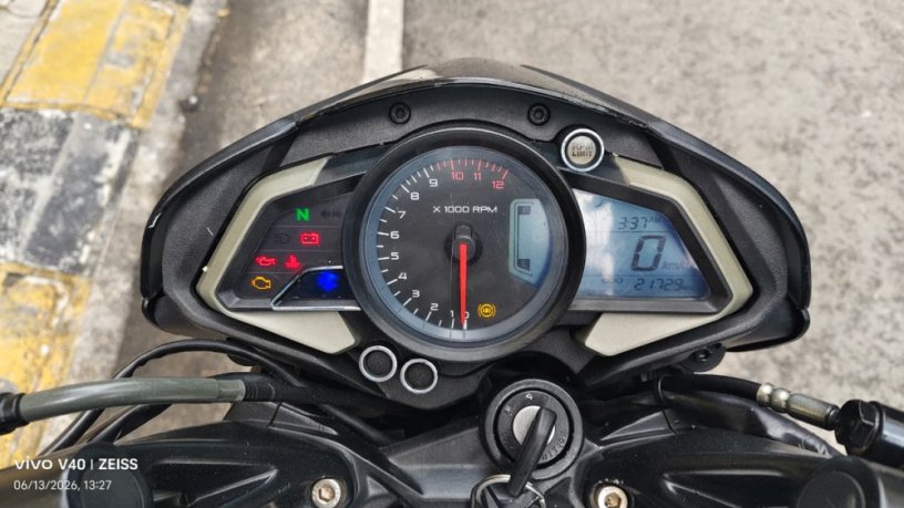 2021-bajaj-ns-200-showroom-condition-auto-world-btm-big-1