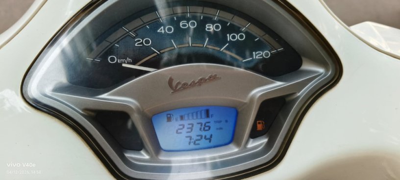 vespa-2017-excellent-condition-clear-document-ct-big-0