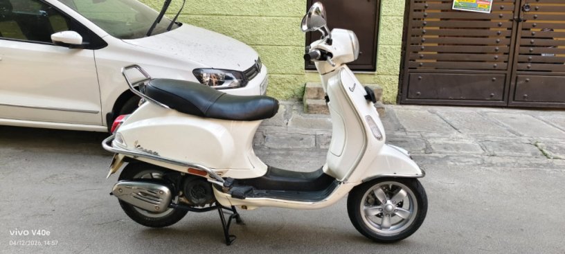 vespa-2017-excellent-condition-clear-document-ct-big-2