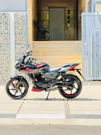 bajaj-pulsar-220-showroom-condition-clear-document-big-2