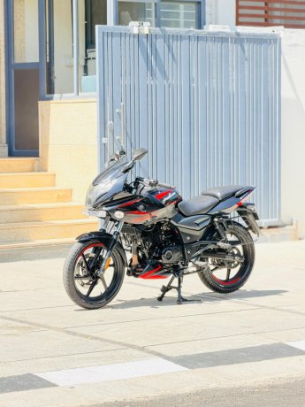bajaj-pulsar-220-showroom-condition-clear-document-big-3