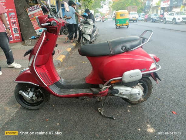 2017-vespa-excellent-condition-clear-document-big-1