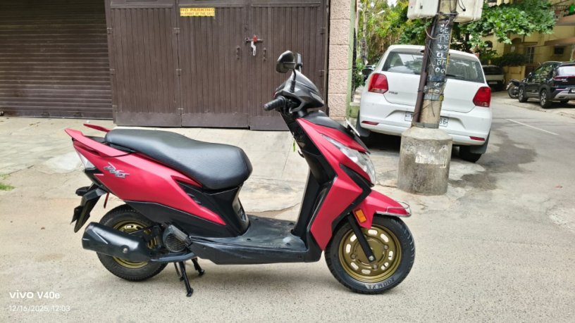honda-dio-2023-showroom-condition-excellent-condition-smooth-engine-big-3